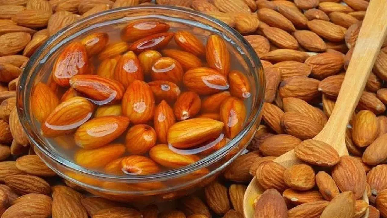 ప్రతి రాత్రి పడుకునే ముందు 5 బాదంపప్పులను నీటిలో నానబెట్టాలి. ఉదయం అల్పాహారానికి కొంత సమయం ముందు ఈ బాదంపప్పులను తినాలి. ఇది ఆరోగ్యంగా ఉండటానికి ఎంతో సహాయపడుతుంది.