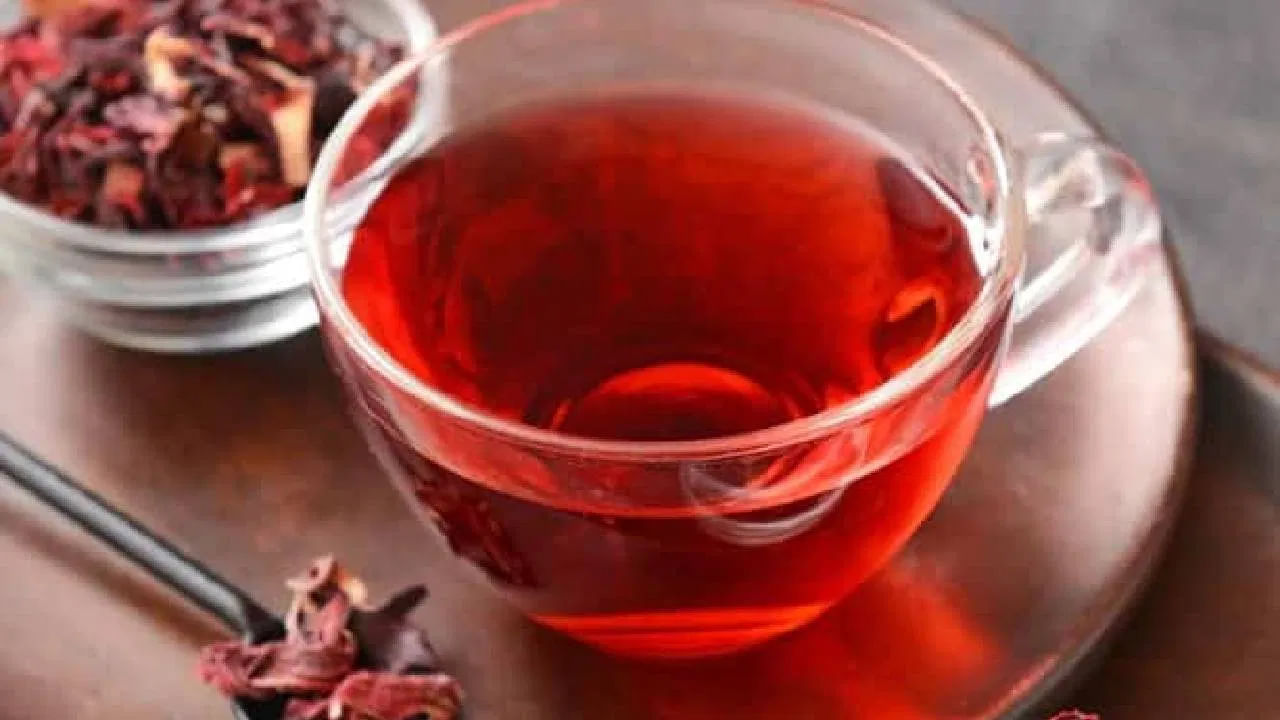 అల్లం, నల్ల మిరియాలు, తులసి, వంటి ఔషధ పదార్థాలతో తయారు చేసిన కషాయం ఈ సీజన్లో చాలా ప్రయోజనకరంగా ఉంటుంది.