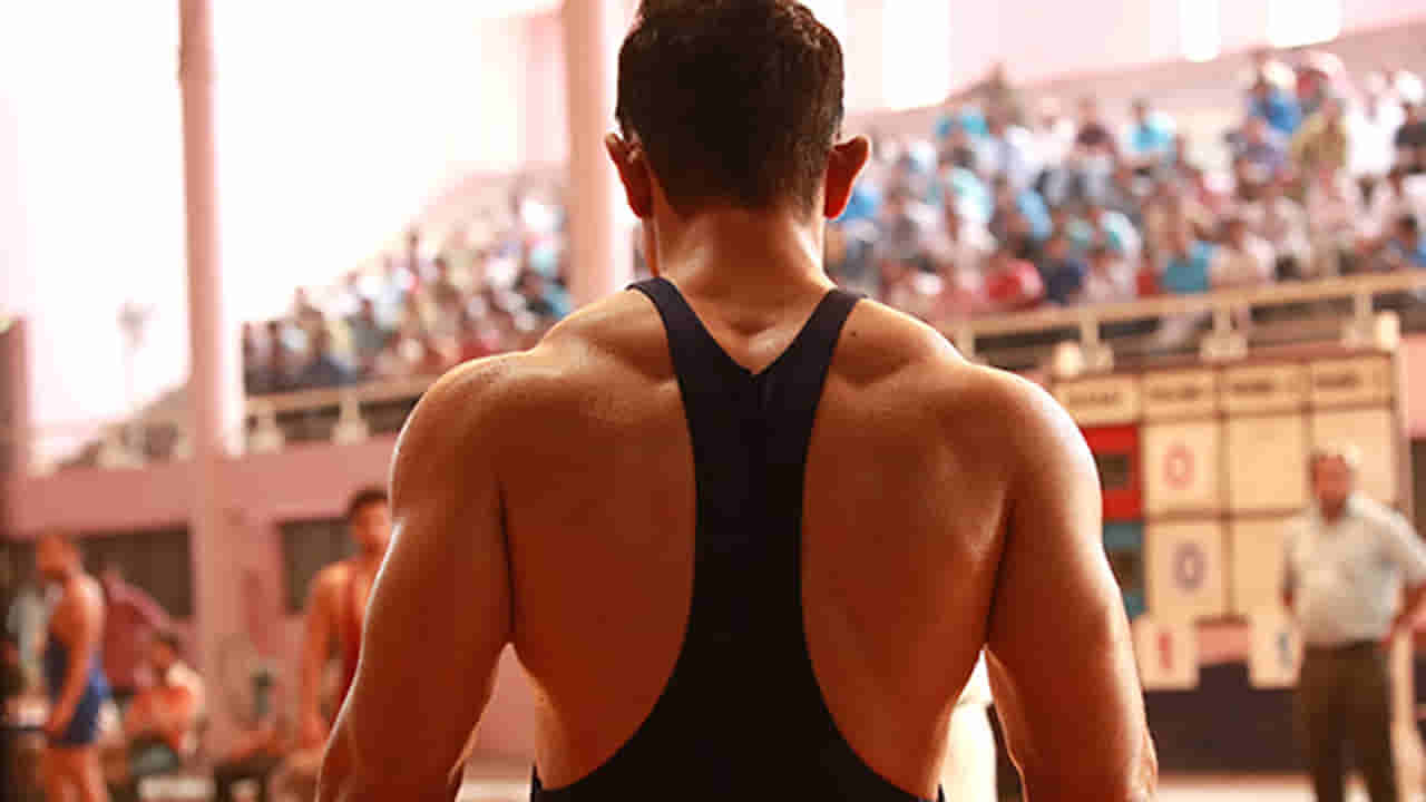 Actor : రెండుసార్లు విడాకులు.. ముగ్గురు పిల్లల తండ్రి.. 60 ఏళ్ల వయసులో ప్రేమలో పడ్డ హీరో..