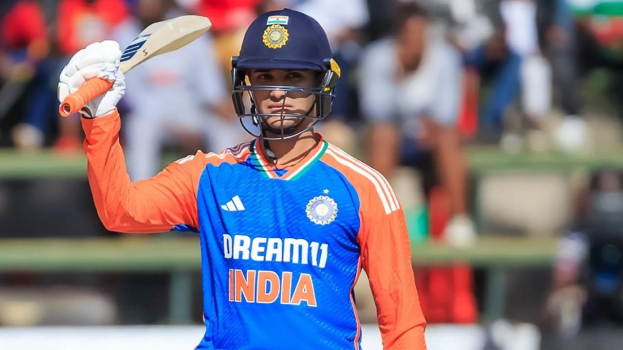 T20 అంతర్జాతీయ మ్యాచ్‌లలో, ఆస్ట్రియాకు చెందిన కరణ్‌బీర్ సింగ్ అత్యధిక సిక్సర్లు, 122 బాదాడు. అయితే, పూర్తి సభ్యుల జట్ల జాబితాలో అభిషేక్ శర్మ 54 సిక్సర్లు బాది, అగ్రస్థానంలో నిలిచాడు. పాకిస్తాన్‌కు చెందిన సాహిబ్‌జాదా ఫర్హాన్ 45 సిక్సర్లతో రెండవ స్థానంలో నిలిచాడు.