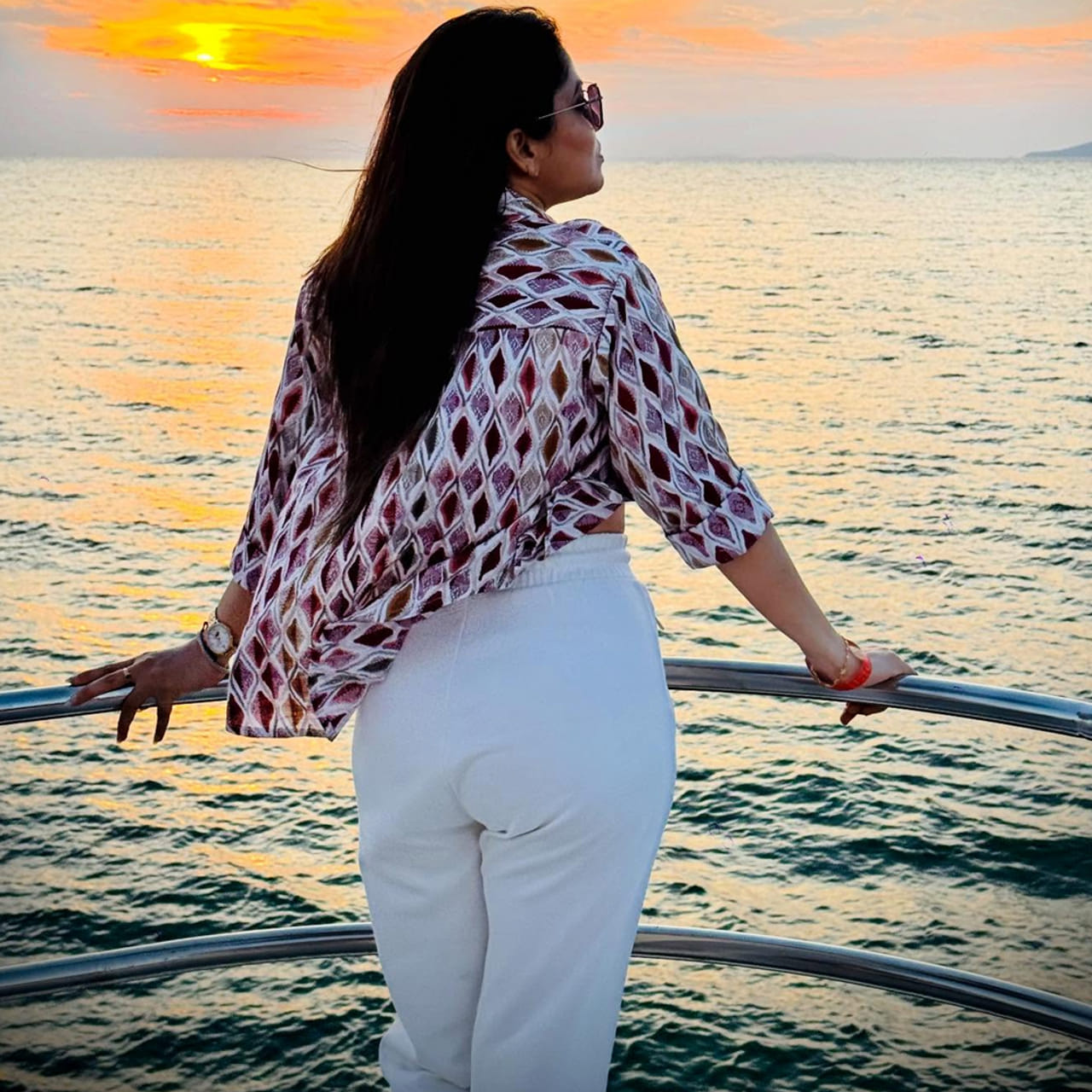 బుల్లితెరపై తల్లి, అత్త పాత్రలతో పాపులర్ అయ్యింది. కన్నడలో ఎక్కువగా పాజిటివ్ షేడ్స్ ఉన్న పాత్రలు ఎంచుకుంటూ ప్రేక్షకుల మనసులలో చెరగని స్థానం సంపాదించుకుంది. కానీ తెలుగులో మాత్రం పవర్ ఫుల్ విలన్ పాత్రలో అదరగొట్టేస్తుంది. నెగిటివ్ షేడ్స్ ఉన్న పాత్రలో కనిపిస్తూ… తన నటనతో జనాలను ఆశ్చర్యపరుస్తుంది.