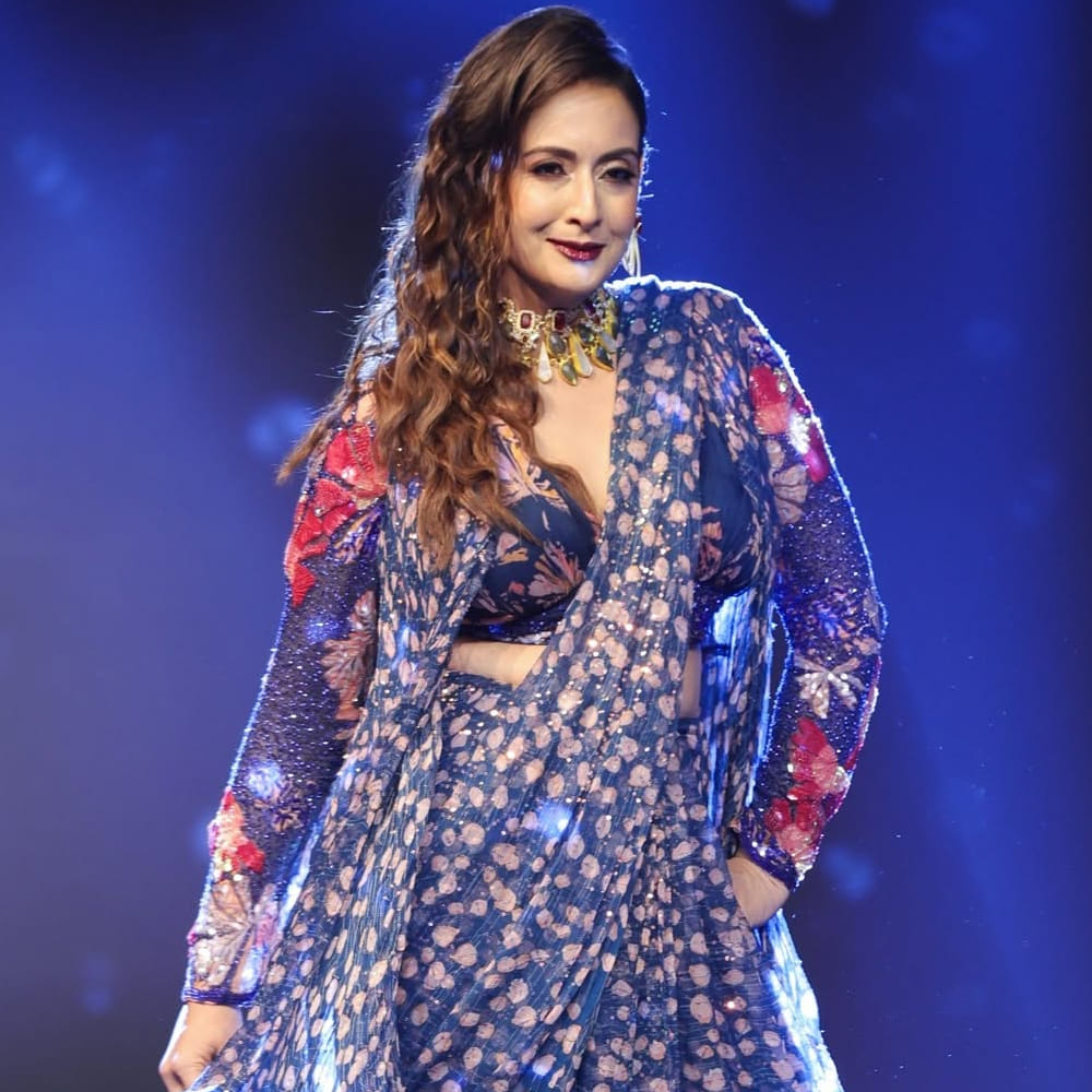 చివరిగా అల్లరి నరేష్ ‘విశాఖ ఎక్స్ప్రెస్’లో నటించింది. ఆ తర్వాత బాలీవుడ్కు వెళ్లిపోయింది. హిందీ, మలయాళం, తెలుగుతో పాటు కన్నడ, పంజాబీ, ఉర్దూ, బెంగాలీ, రాజస్థానీ సినిమాలలో నటించింది ఈ ముద్దు గుమ్మ. 2008లో ప్రముఖ నటుడు పర్వీన్ దబాస్ పెళ్లి చేసుకున్న ఈ భామ.. ఆ తర్వాత పూర్తిగా సినిమాలకు దూరమైంది.