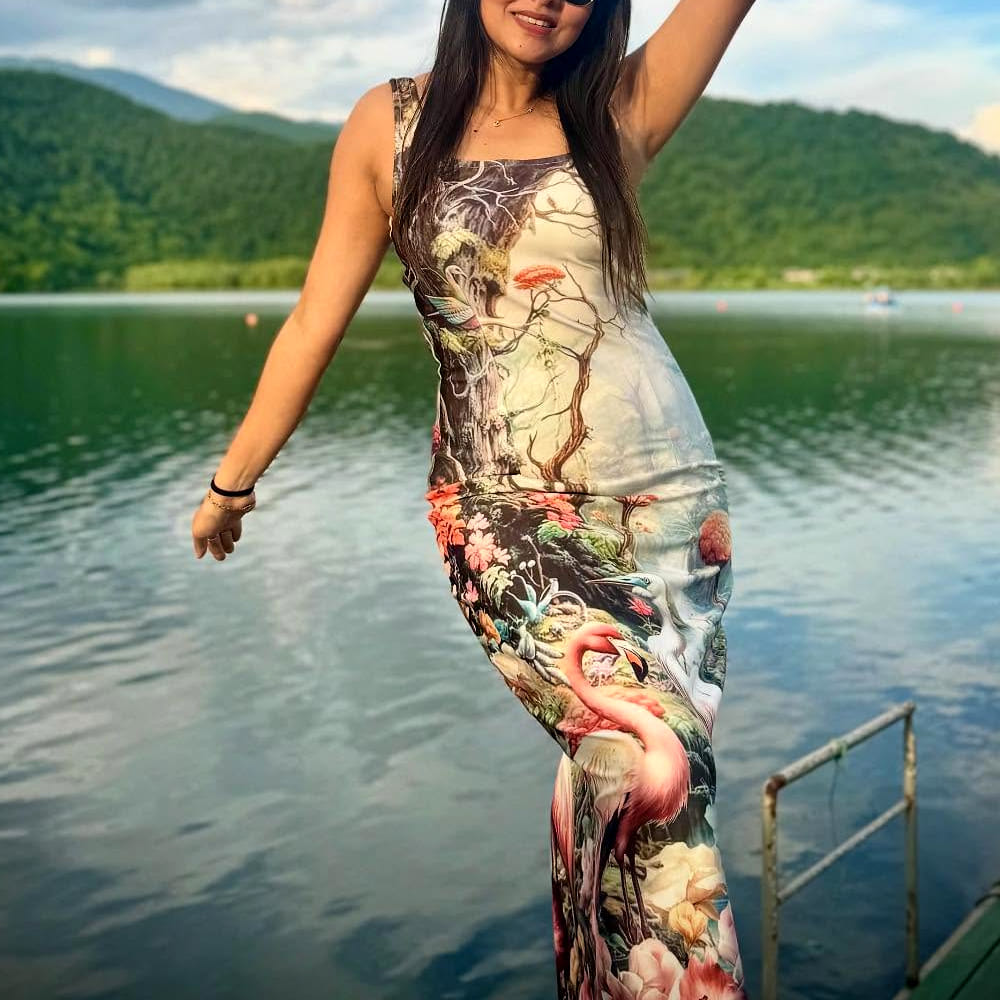 కానీ సీరియల్ హీరోయిన్లకు మించిన అందం, గ్లామర్ లుక్స్ లో కనిపిస్తూ అడియన్స్ ను ఆకట్టుకుంటుంది. పైన ఫోటోలో కనిపిస్తున్న ఈ అమ్మడు స్మాల్ స్క్రీన్ పై గ్లామర్ బ్యూటీ. విలన్ పాత్రలో కనిపించినప్పటికీ.. అందం, అభినయంలో మాత్రం తగ్గేదే లే అంటుంది. ఆమె మరెవరో కాదు.. రుద్రాణి అత్త.. అలియాస్ షర్మిత గౌడ. ఈ బ్యూటీ తెలుగు ప్రేక్షకులకు సుపరిచితమే.