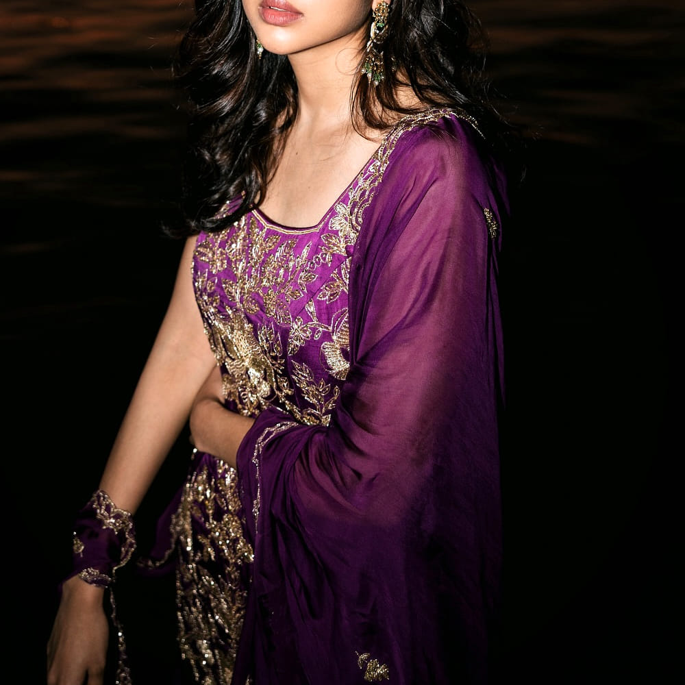 ఈ చిన్నది కూడా వేరే భాష నుంచి వచ్చి తెలుగులో ప్రేక్షకులకు దగ్గరైంది. తెలుగులో ఈ బ్యూటీ చేసిందే తెలుగులో మూడు సినిమాలు.. వాటిలో ఒక ఒక్క సినిమా హిట్ అయ్యింది. మిగిలిన రెండు సినిమాలు డిజాస్టర్ అయ్యాయి. కానీ తన అందంతో ఎంతో మంది అభిమానులను సొంతం చేసుకుంది.