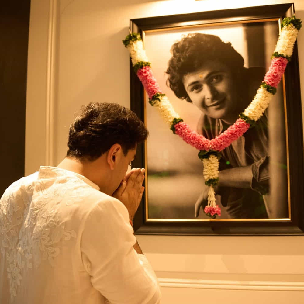 బాలీవుడ్ ఇండస్ట్రీలో అతిపెద్ద సెలబ్రెటీ కుటుంబాల్లో కపూర్ ఫ్యామిలీ ఒకటి. ఈ కుటుంబం నుంచి ఎంతో మంది తారలు ఇప్పుడు సినీరంగంలో చక్రం తిప్పుతున్నారు. అందులో రణబీర్ కపూర్ ఒకరు. ఇటీవలే యానిమల్ సినిమాతో పాన్ ఇండియా లెవల్లో భారీ విజయాన్ని అందుకున్నారు.