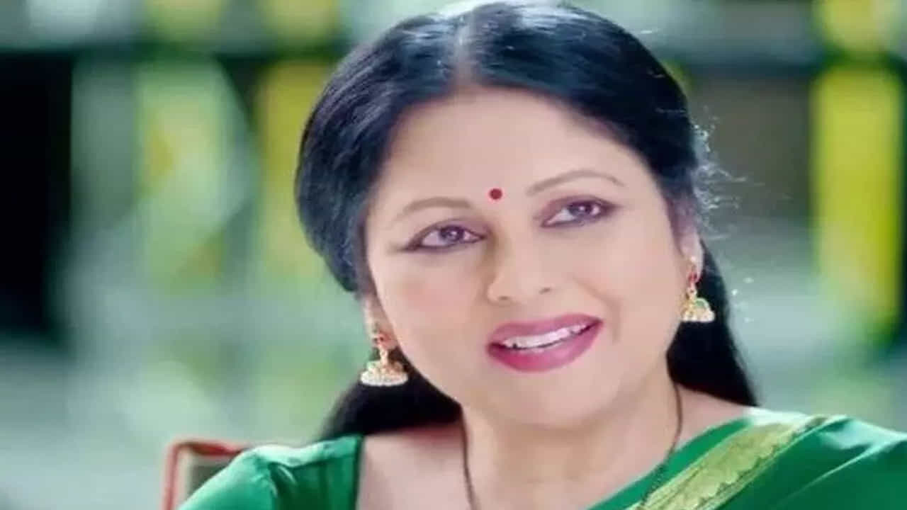 నటి జయ సుధ టాలీవుడ్లో స్టార్ హీరోయిన్గా తన సత్తా చాటింది. అయితే ఈ నటి కూడా రెండో వివాహం చేసుకున్నారు. కానీ చాలా మందికి ఈ విషయం తెలియదు. ఈ బ్యూటీ ముందు రాజేంద్ర ప్రసాద్ను వివాహం చేసుకుంది. కానీ మనస్పర్థల కారణంగా విడిపోవడంతో రెండో వివాహంను నితిన్ కపూర్ను చేసుకుంది.