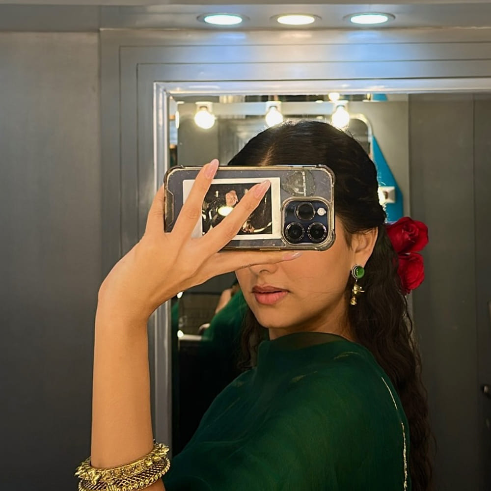 తెలుగులో కేవలం ఒక్క సినిమానే చేసింది. ఇప్పుడు అదే మూవీ విడుదలకు సిద్ధమయ్యింది. కానీ టాలీవుడ్ ఇండస్ట్రీలో మాత్రం విపరీతమైన క్రేజ్ సొంతం చేసుకుంది. మరోవైపు సోషల్ మీడియాలోనూ ఈ బ్యూటీ పేరు మారుమోగుతుంది. తాజాగా తనకు ఎదురైన చేదు అనుభవాలను బయటపెట్టింది ఈ ముద్దుగుమ్మ. 