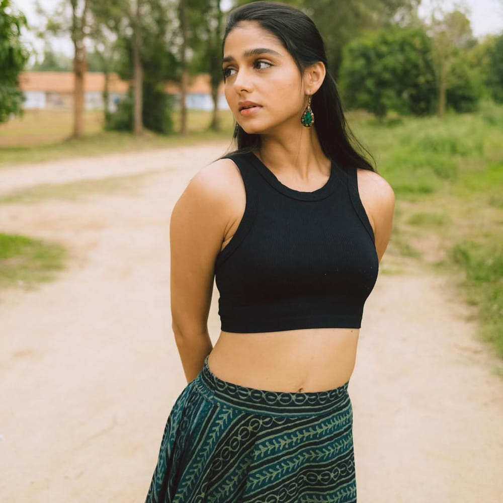 ఇప్పుడు ఛాంపియన్ సినిమాతో తెలుగు తెరకు పరిచయం కాబోతుంది. రోషన్ మేక హీరోగా నటిస్తున్న ఈ సినిమా ఈనెల 25న విడుదల కానుంది. ఇప్పటికే విడుదలైన ట్రైలర్, సాంగ్స్ ఆకట్టుకుంటున్నాయి. దీంతో ఇప్పుడు ఈ మూవీ ప్రమోషన్లలో బిజీగా ఉంది చిత్రయూనిట్. 