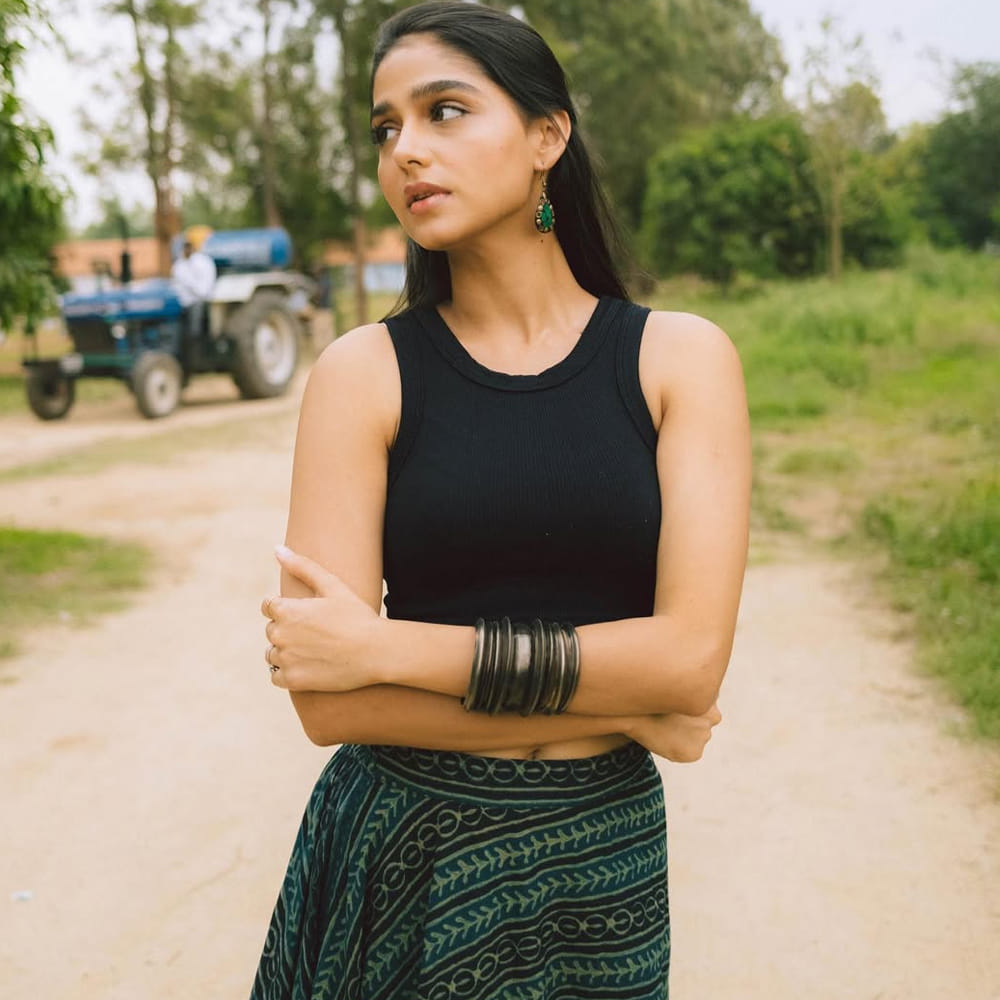 ఈ క్రమంలోనే తనకు ఎదురైన చేదు అనుభవాన్ని బయటపెట్టింది. చైల్డ్ ఆర్టిస్టుగా సినిమాల్లోకి అడుగుపెట్టి మంచి ప్రశంసలు అందుకుంది. కానీ చిన్నప్పుడు తనను స్కూల్లో టీచర్స్ అవమానించారని తెలిపింది. స్కూల్లో ఎవరు పలకరించేవారని తెలిపింది. 