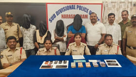 అతడికి ప్రభుత్వ ఉద్యోగులంటే మోజు..