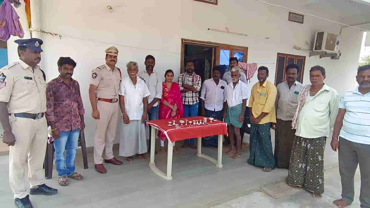 Andhra: దొంగలించిన సొమ్ము రికవరీ చేసి వెంటనే బాధితుడికి ఇచ్చేయొచ్చు.. ఏలూరు పోలీసులు చేసిన పనికి