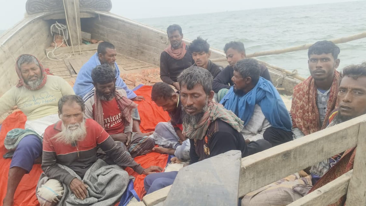 Andhra: శ్రీకాకుళం తీరాన బెంగాలీ మాట్లాడుతూ తిరుగుతున్న అజ్ఞాత వ్యక్తులు.. అనుమానమొచ్చి ఆరా తీయగా