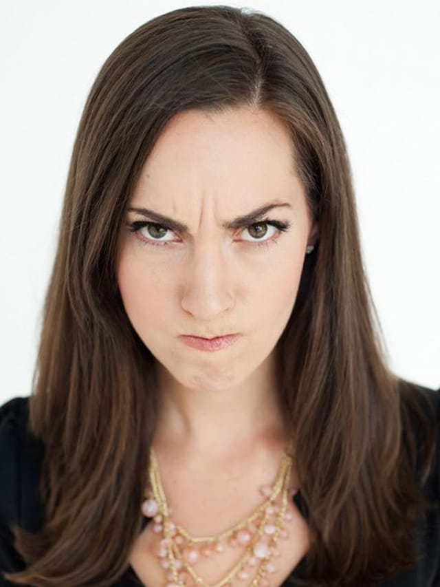 ఈ రాశుల స్త్రీలు ప్రమాదకరం.. వారితో భద్రం సుమా.!