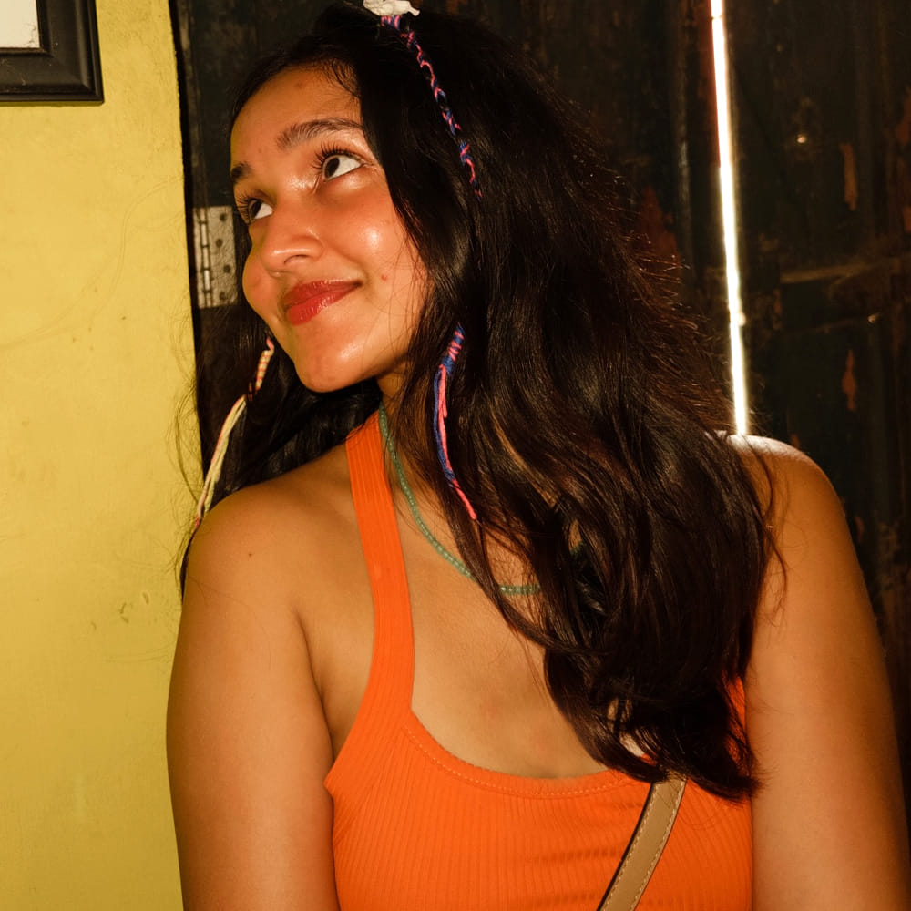 ఆతర్వాత ధనుష్ దర్శకత్వంలో రూపొందిన జాబిలమ్మ నీకు అంతకోపమ సినిమాలో అనికా సురేంద్రన్ కథానాయికగా నటించింది. ఈ సినిమా కూడా మంచి విజయాన్ని అందుకుంది. ఇక సోషల్ మీడియాలో ఈ అమ్మడు రకరకాల ఫోటోలు షేర్ చేస్తూ ఆకట్టుకుంటుంది. 