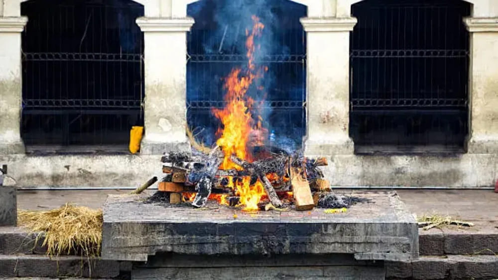 దహన సంస్కారాల తర్వాత వెనక్కి తిరిగి చూడరు ఎందుకో తెలుసా? కరెక్ట్ రీజన్ ఇదే