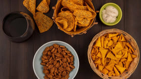 సాయంత్రం 6 దాటాక ఇవి తిన్నారో మీ ఆరోగ్యం పని అయిపోయినట్లే..