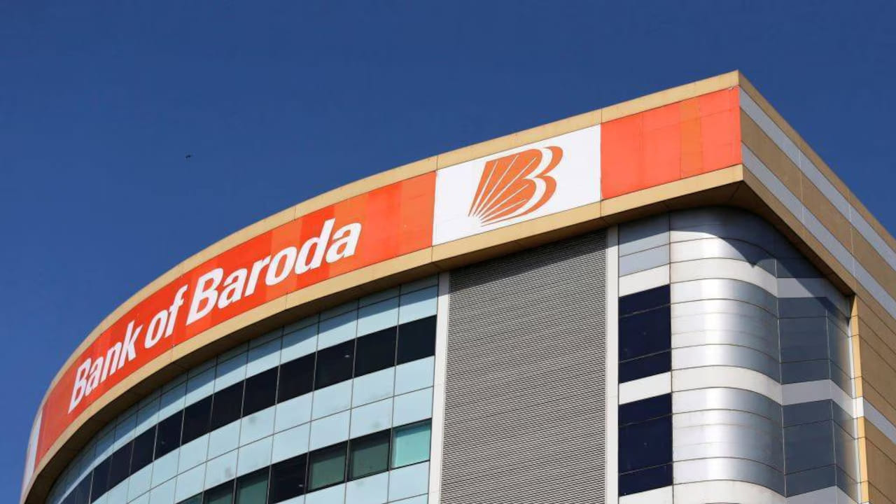 ఇక ఇండియన్ బ్యాంక్ కూడా లెండింగ్ రేటను 8.20 శాతం నుంచి 7.95కి తగ్గించింది. ఇక మార్చినల్ కాస్ట్ ఆఫ్ ఫండ్స్ బెస్ట్ లెండింగ్ రేటును 5 బేసిస్ పాయింట్లు తగ్గించింది. డిసెంబర్ 6 నుంచి అమల్లోకి తెచ్చింది. అలాగే బ్యాంక్ ఆఫ్ బరోడా కూడా వడ్డీ రేట్లను 8.15 నుంచి 7.90 శాతానికి తగ్గించింది. డిసెంబర్ 6 నుంచి వీటిని అమలు చేస్తోంది.