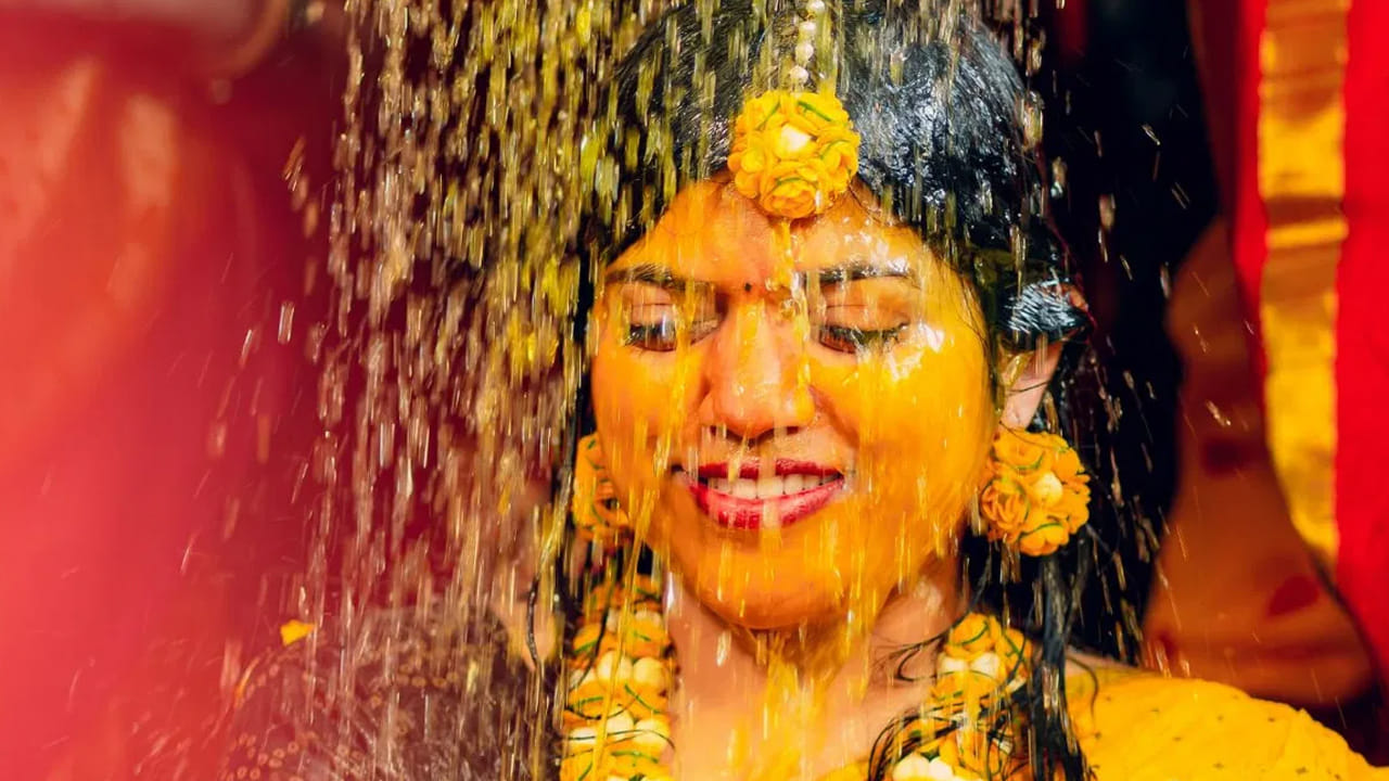 Bathing With Turmeric