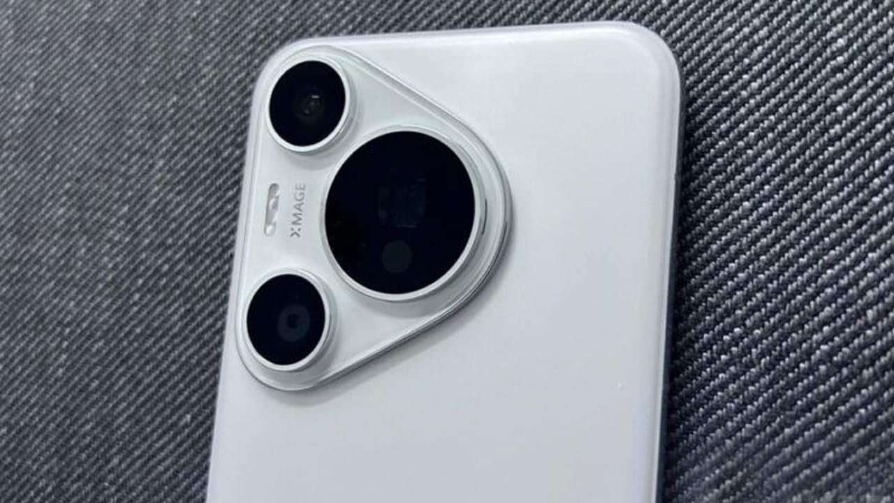 DXOMARK తాజా ర్యాంకింగ్ ప్రకారం.. Huawei Pura 80 Ultra 2025లో అత్యుత్తమ కెమెరా ఫోన్‌గా పరిగణించబడుతుంది. ఈ స్మార్ట్‌ఫోన్‌లో 50-మెగాపిక్సెల్, 1-అంగుళాల ప్రైమరీ కెమెరా సెన్సార్ వేరియబుల్ ఎపర్చర్‌తో ఉంటుంది. దీనితో పాటు 40-మెగాపిక్సెల్ అల్ట్రా-వైడ్ కెమెరా, 3.7x, 9.4x ఆప్టికల్ జూమ్‌కు మద్దతు ఇచ్చే రెండు పెరిస్కోప్ టెలిఫోటో కెమెరాలు ఉన్నాయి. పెద్ద సెన్సార్, ఫ్లెక్సిబుల్ కెమెరా నియంత్రణలు ఈ ఫోన్‌ను అన్ని లైటింగ్ పరిస్థితులలో అద్భుతమైన ఫోటోలను తీయగల సామర్థ్యాన్ని కలిగి ఉంటాయి. అయితే ఈ ఫోన్ ప్రస్తుతం భారతీయ మార్కెట్లో అందుబాటులో లేదు.