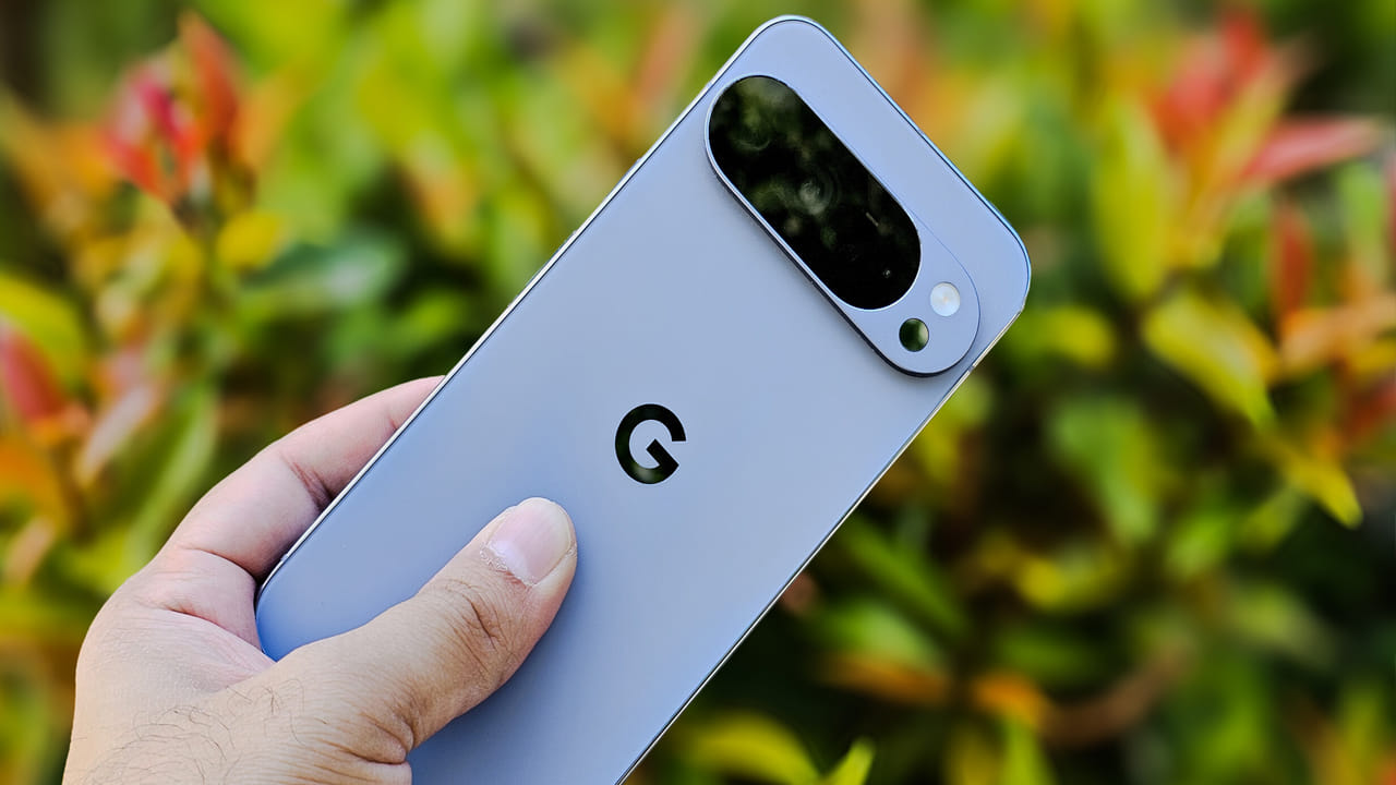  గూగుల్ పిక్సెల్ 10 ప్రో XL ఐదవ స్థానంలో నిలిచింది. ఈ ఫోన్‌లో ట్రిపుల్ కెమెరా సెటప్ ఉంది. అద్భుతమైన ఇమేజ్ ప్రాసెసింగ్ కూడా ఉంది. ఇది పిక్సెల్ సిరీస్‌లో ఒక ముఖ్య లక్షణం. ఈ 2025 ర్యాంకింగ్ కెమెరా ప్రపంచంలో పోటీ ఇప్పుడు గతంలో కంటే తీవ్రంగా ఉందని స్పష్టంగా చూపిస్తుంది.