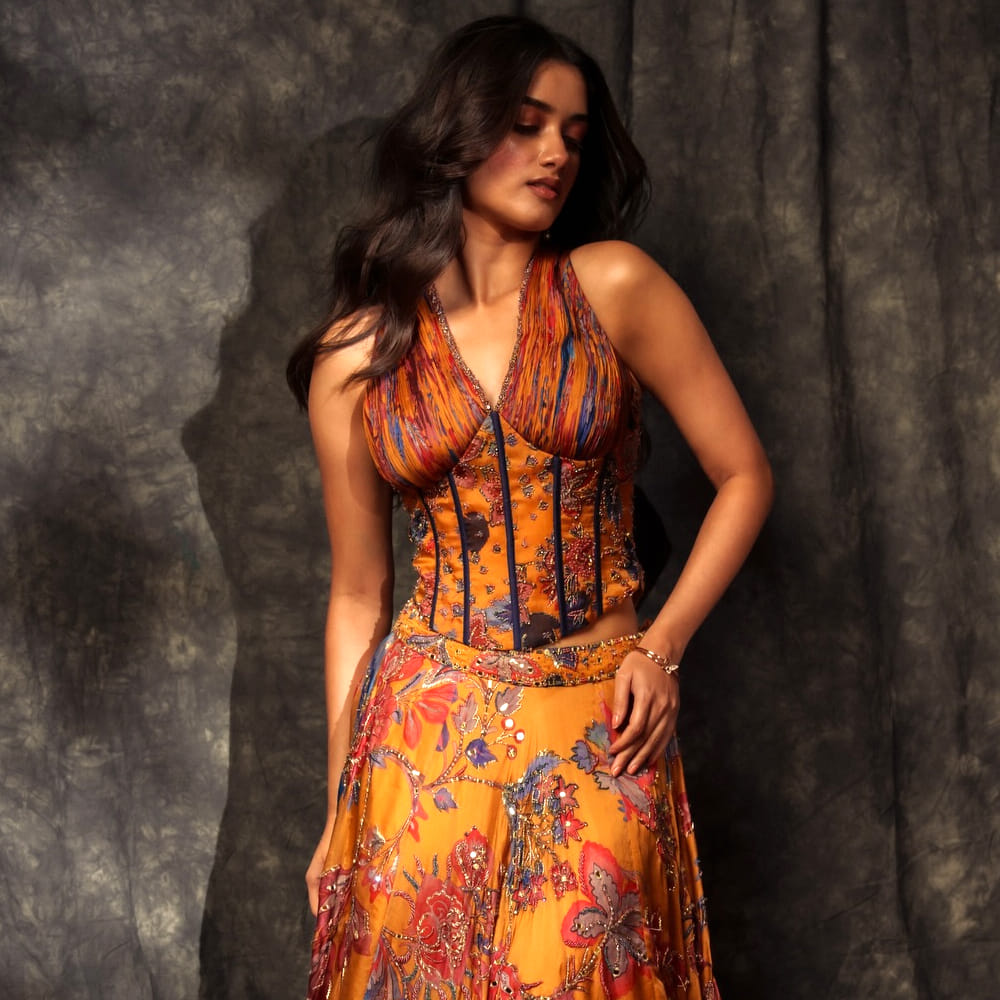 తొలి సినిమాతోనే అందరి దృష్టిని ఆకర్షించింది ఈ ముద్దుగుమ్మ సినిమా ఫ్లాప్ అయినా.. ఈ అమ్మడి అందానికి మంచి మార్కులు పడ్డాయి. ఆతర్వాత వరుసగా అవకాశాలు అందుకుంది ఈ అందాల భామ. కానీ ఆశించిన స్థాయిలో సక్సెస్ మాత్రం సాధించలేదు. 