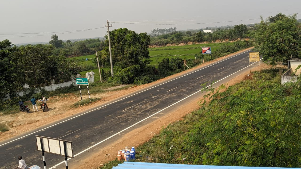 Andhra: ఆ వీధిలో నేరం జరిగితే రెండు జిల్లాల పోలీసులకు టెన్షన్ తప్పదు..