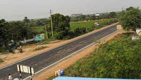 కాలు ముందుకు వేస్తే ఒక జిల్లా.. వెనక్కి వేస్తే ఒక జిల్లా