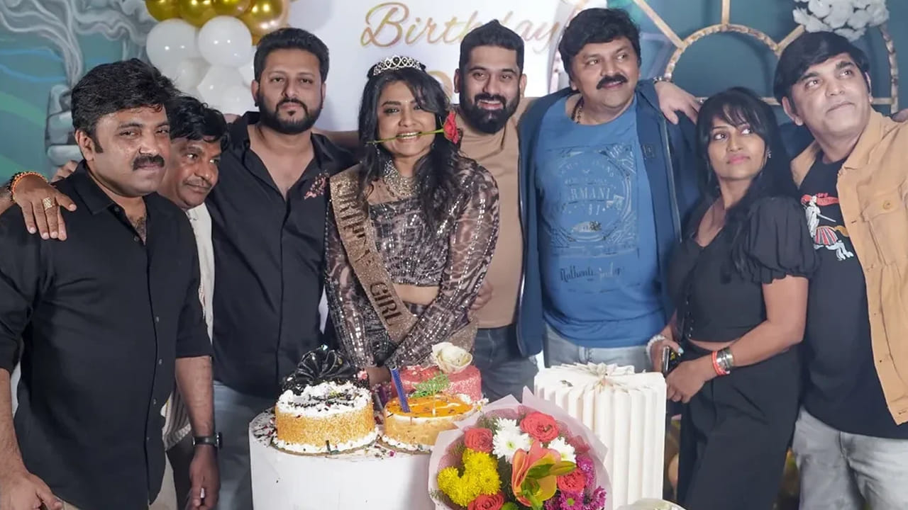 'పెళ్లాం ఊరెళితే', ‘ఎవడిగోలవాడిది’, ‘గుడుంబా శంకర్’, ‘మహాత్మ’, ‘దరువు’, ‘రంగ ది దొంగ’, ‘కెవ్వు కేక’ తదితర సినిమాల్లో జ్యోతి నటననకు మంచి మార్కులు పడ్డాయి.