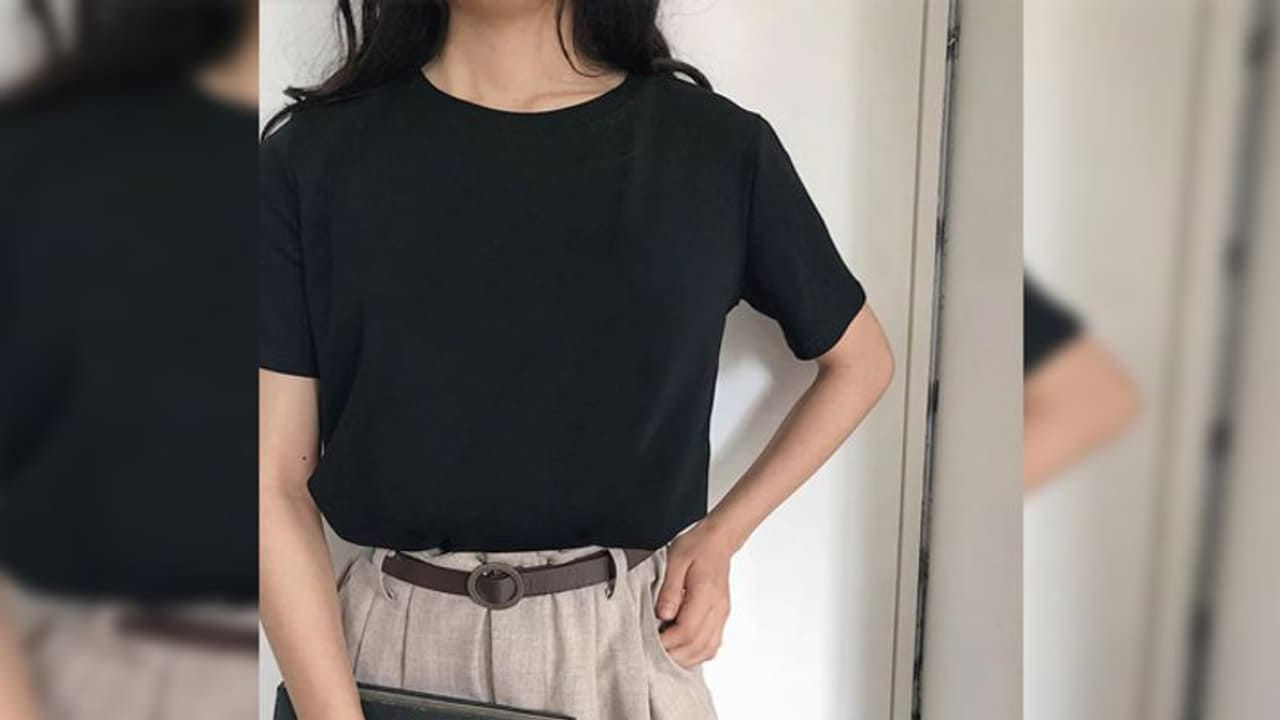 నలుపు రంగు అనేది శని గ్రహంతో ముడిపడి ఉంటుంది. శని గ్రహానికి చాలా ఇష్టమైన రంగు నలుపు రంగు. అయితే శని ఉండే స్థానం బట్టి, నలుపు రంగు అనేది కొందరికి కలిసివస్తే మరికొంత మందికి కలిసిరాదు. కాగా, ఇప్పుడు మనం నలుపు రంగు ఎవరికి ప్రమాదకరం అనే విషయాలను తెలుసుకుందాం.