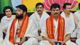 శ్రీశైల ఆలయంలో అఖండ 2 చిత్రయూనిట్..