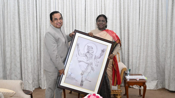 రాష్ట్రపతిని కలిసిన హాస్యబ్రహ్మా..