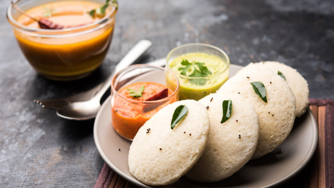 ఉదయం బ్రేక్‌ఫాస్ట్‌ దాటవేసే అలవాటు క్రమంగా జీవక్రియ సిండ్రోమ్‌కు దారితీస్తుంది. దీనిలో బొడ్డు కొవ్వు, అధిక రక్తపోటు, అధిక చక్కెర, చెడు కొలెస్ట్రాల్ ఒకేసారి పెరుగుతాయి.