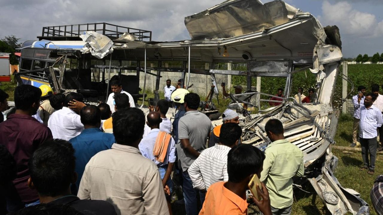 ఇక తెలంగాణను తీవ్ర విషాదంలోకి నెట్టిన మరో ఘోర ప్రమాదం. నవంబర్ 3వ తేదీన రంగారెడ్డి జిల్లా చేవెళ్ల మండలం మీర్జాగూడ దగ్గర జరిగిన రోడ్డు ప్రమాదం. హైదరాబాద్‌ నుంచి తాండూరు వెళ్తున్న ఒక ఆర్టీసీ బస్సును హైదరాబాద్-బీజాపూర్ హైవేపై  గ్రావెల్ లోడెడ్ టిప్పర్ లారీ ఢీకొట్టింది. ఈ ఘోర ప్రమాదంలో 19-20 మంది అక్కడికక్కడే మరణించారు. మరెందరో తీవ్రంగా గాయపడ్డారు. ఈ ప్రమాదంలో  ఒకే కుటుంబానికి చెందిన వారు కూడా మరణించారు. ఈ ప్రమాదంలో మరణించిన వారిలో  చిన్న పిల్లలు, మహిళలు కూడా ఉన్నారు.