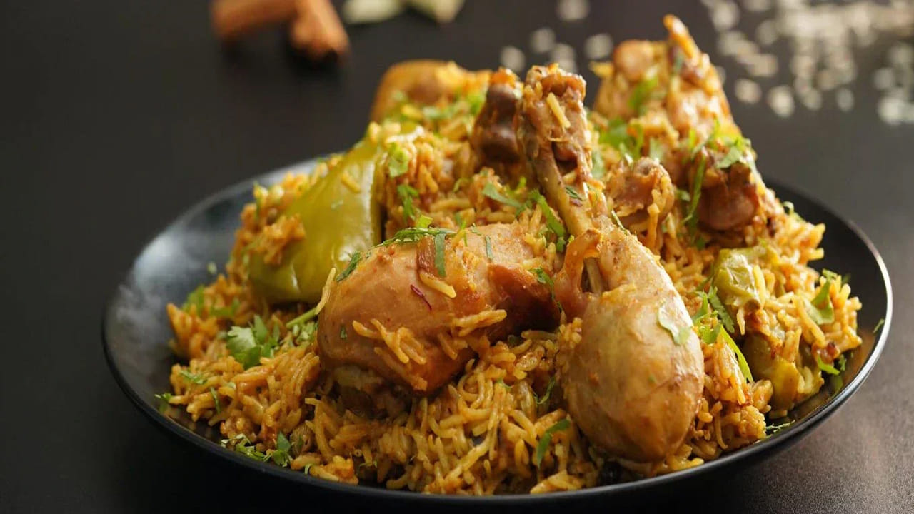 మాంసాహారులకు చికెన్ అంటే మహా ఇష్టం. రకరకాల చికెన్ వంటకాలు తినడానికి ఆసక్తి చూపుతుంటారు. చికెన్ తినడం వల్ల శరీరానికి గరిష్ట ప్రోటీన్ అందుతుంది. పైగా ప్రోటీన్‌ కూడా దండిగా అందుతుంది. ఇంకొంతమంది మాంసాహారం కంటే శాఖాహారం తినడానికి ఇష్టపడతారు.