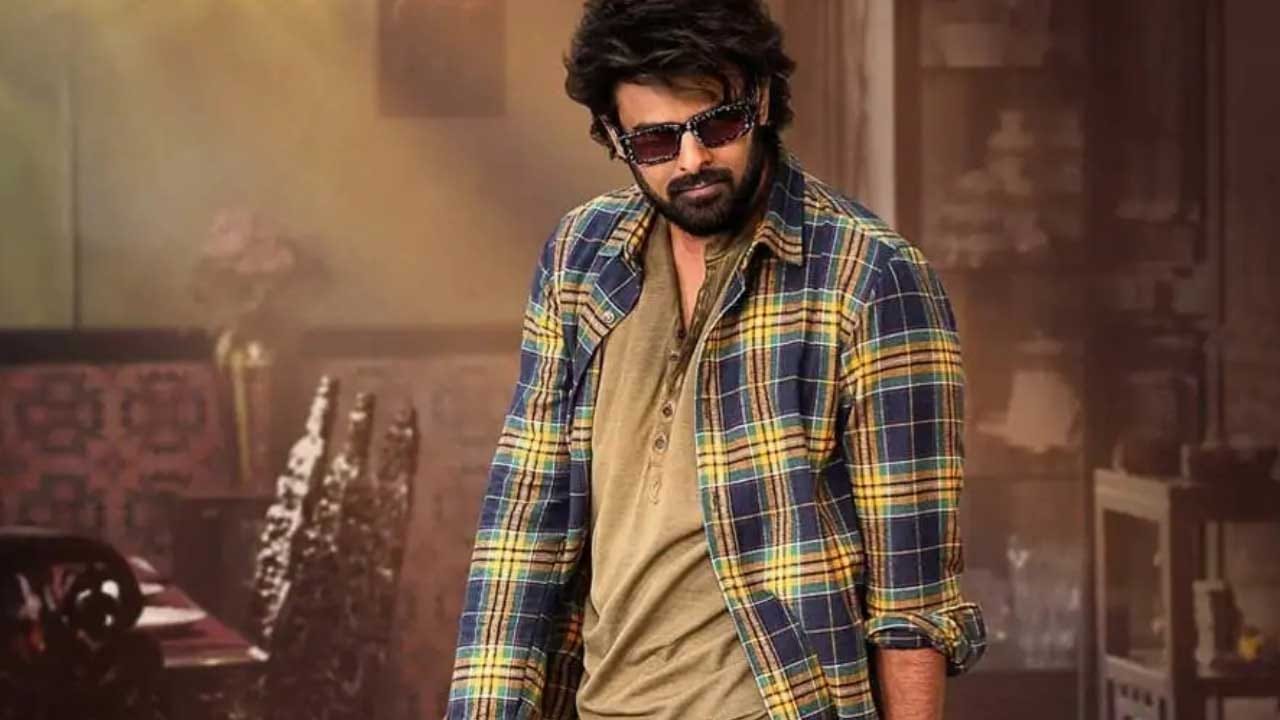 పాన్ ఇండియా లెవల్లో సత్తా చాటుతున్న హీరో ప్రభాస్, ఈయన కల్కి సినిమా తర్వాత మరో సినిమా రిలీజ్ చేయలేదు. ప్రస్తుతం ఈ హీరో ది రాజా సాబ్ మూవీతో అభిమానుల ముందుకు రానున్నారు. ఇలా 2025లో ప్రభాస్ ఒక్క సినిమా కూడా థియేటర్లో సందడి చేయలేదు.