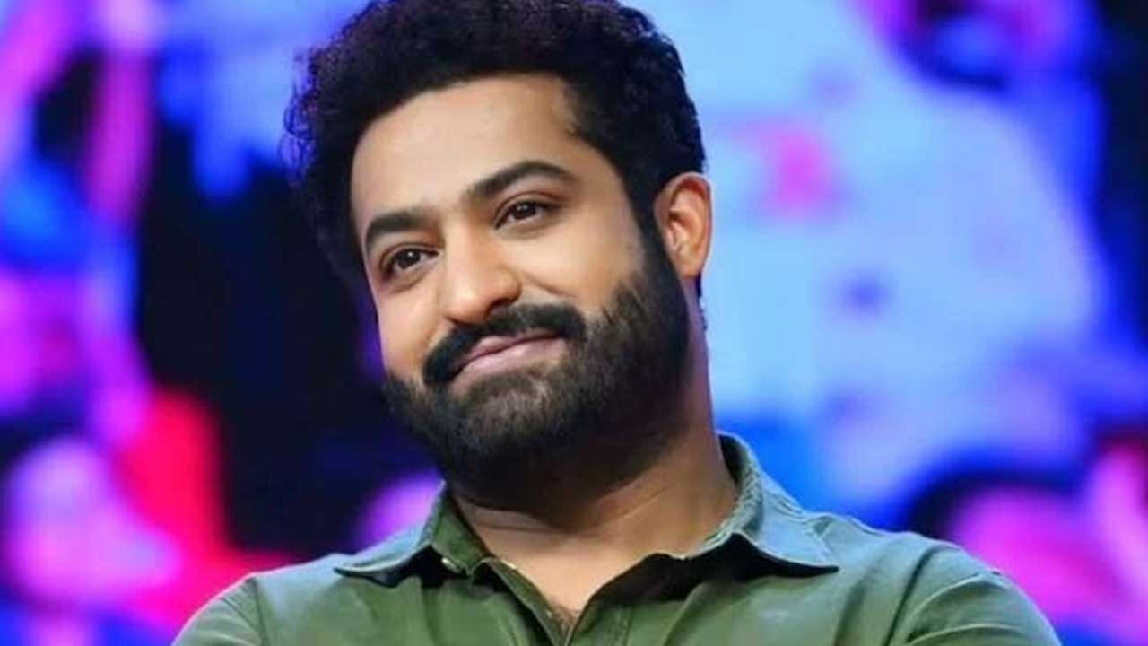 జూనియర్ ఎన్టీఆర్ కూడా 2025లో తన అభిమానులకు నిరాశనే మిగుల్చాడు. దేవర తర్వాత ఈ హీరో ఒక్క సినిమాను కూడా 2025లో విడుదల చేయలేదు. ప్రస్తుతం ఈయన ప్రశాంత్ నీల్ దర్శకత్వంలో ఒక సినిమాలో నటిస్తున్న విషయం తెలిసిందే.