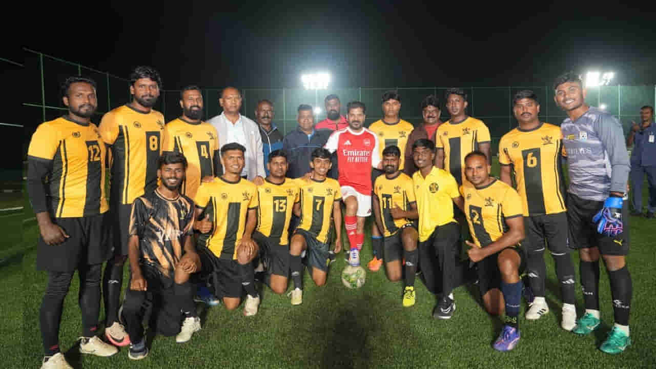 CM Revanth Reddy: మెస్సీతో మ్యాచ్‌ కోసం.. ఫుడ్‌బాల్ ప్రాక్టీస్ చేసిన సీఎం రేవంత్ రెడ్డి!