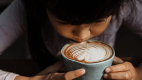 ఒక కప్పు కాఫీ మీ పిల్లలకు ఎంత ప్రమాదకరమో తెలుసా?