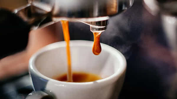 Coffee: కాఫీ ఈ ఆహారాలతో తీసుకోవడం విషంతో సమానం.. ఎందుకంటే?
