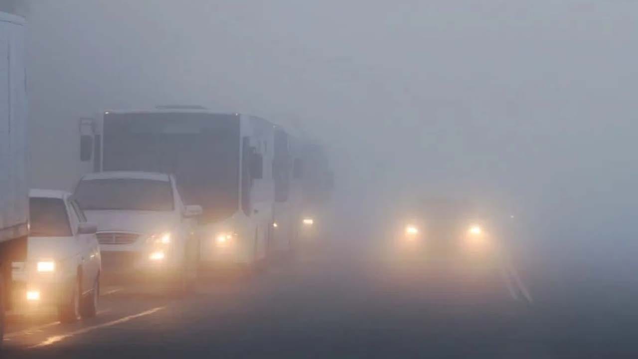 దట్టమైన పొగమంచుతో నిండిన ఉత్తర భారతం.. పలు రాష్ట్రాలకు రెడ్ అలర్ట్ జారీ..!