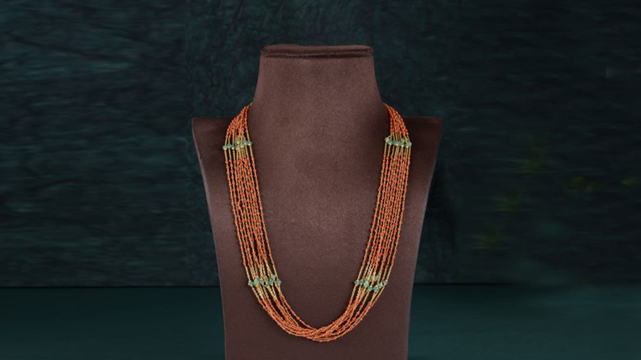 అడ్డంకులు, శత్రువులను అధిగమించడం: ఎర్ర పగడపు నగలు ధరించడం వ్యక్తుల అడ్డంకులను అధిగమించడానికి, వారి శత్రువులు, పోటీదారులపై విజయం సాధించడంలో సహాయపడుతుందని నమ్ముతారు. అందుకే చాలామంచి పగడం చేసిన ఉంగరాలు ధరిస్తుంటారు.