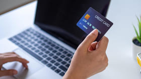 ఈఎంఐ, క్రెడిట్ కార్డ్ రుణాలు చెల్లించలేకపోతున్నారు? కారణాలు ఇవే..