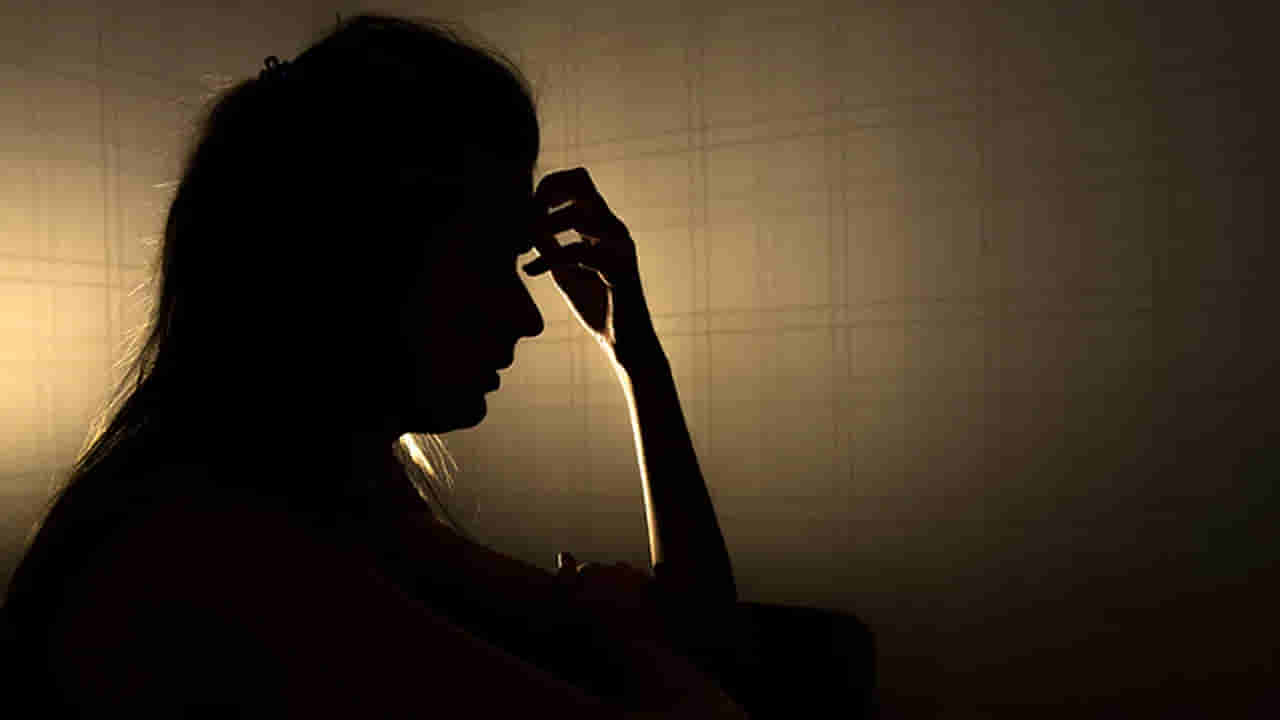 ఇలా తయారయ్యారేంట్రా బాబు.. భర్తపై కోపంతో ఆ భార్య ఏం చేసిందంటే.. చివరకు సీసీటీవీ చెక్ చేయగా..