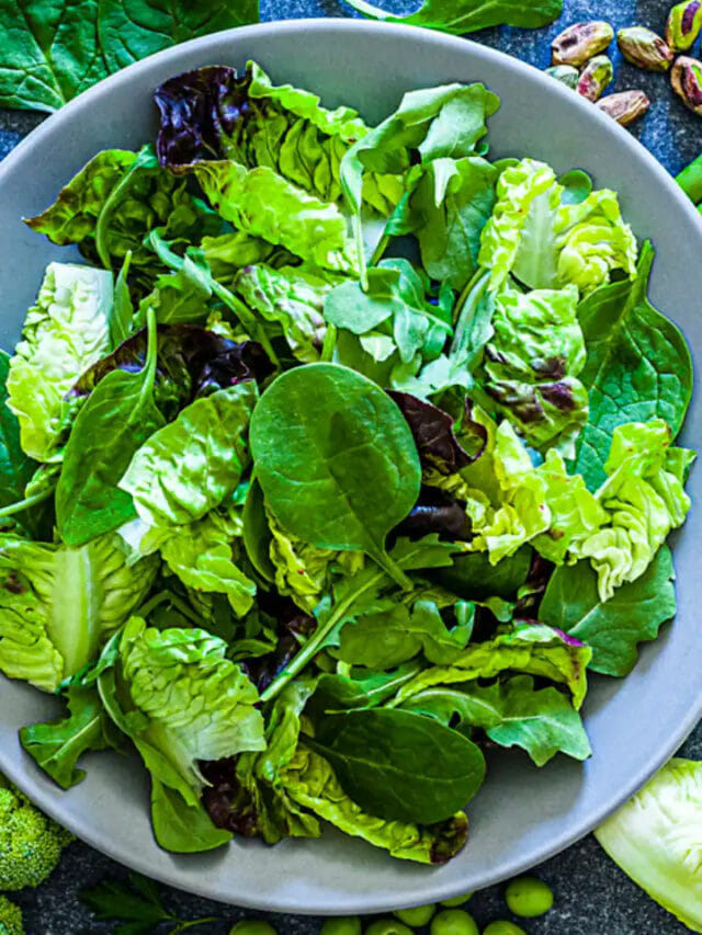 డేంజర్ గురూ.. వీరు అస్సలే ఆకుకూరలు తినకూడదు!