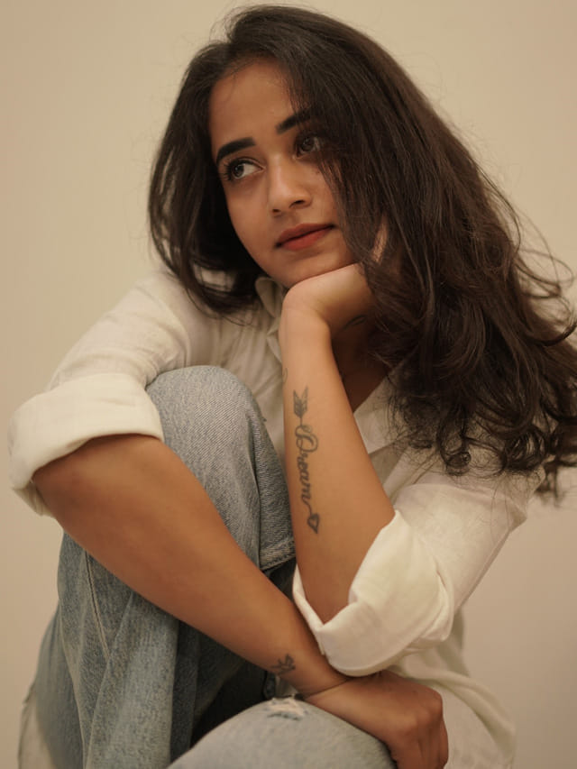 అబ్బబ్బా.. ఎంత క్యూట్ గా ఉన్నావ్ అమ్మడు.. చూపులతో చంపేస్తున్న దీప్తి..