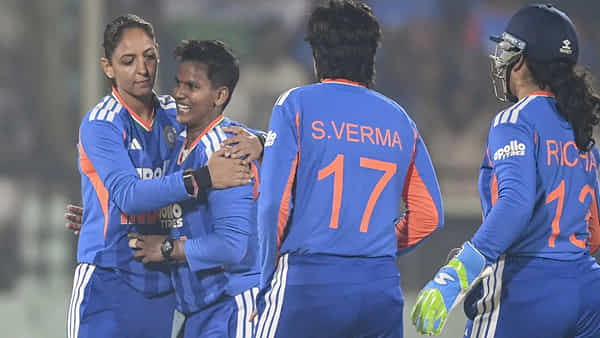 INDW vs SLW: ప్రపంచ రికార్డుతో చెలరేగిన దీప్తి శర్మ.. తొలి టీమిండియా ప్లేయర్ గా సరికొత్త చరిత్ర..