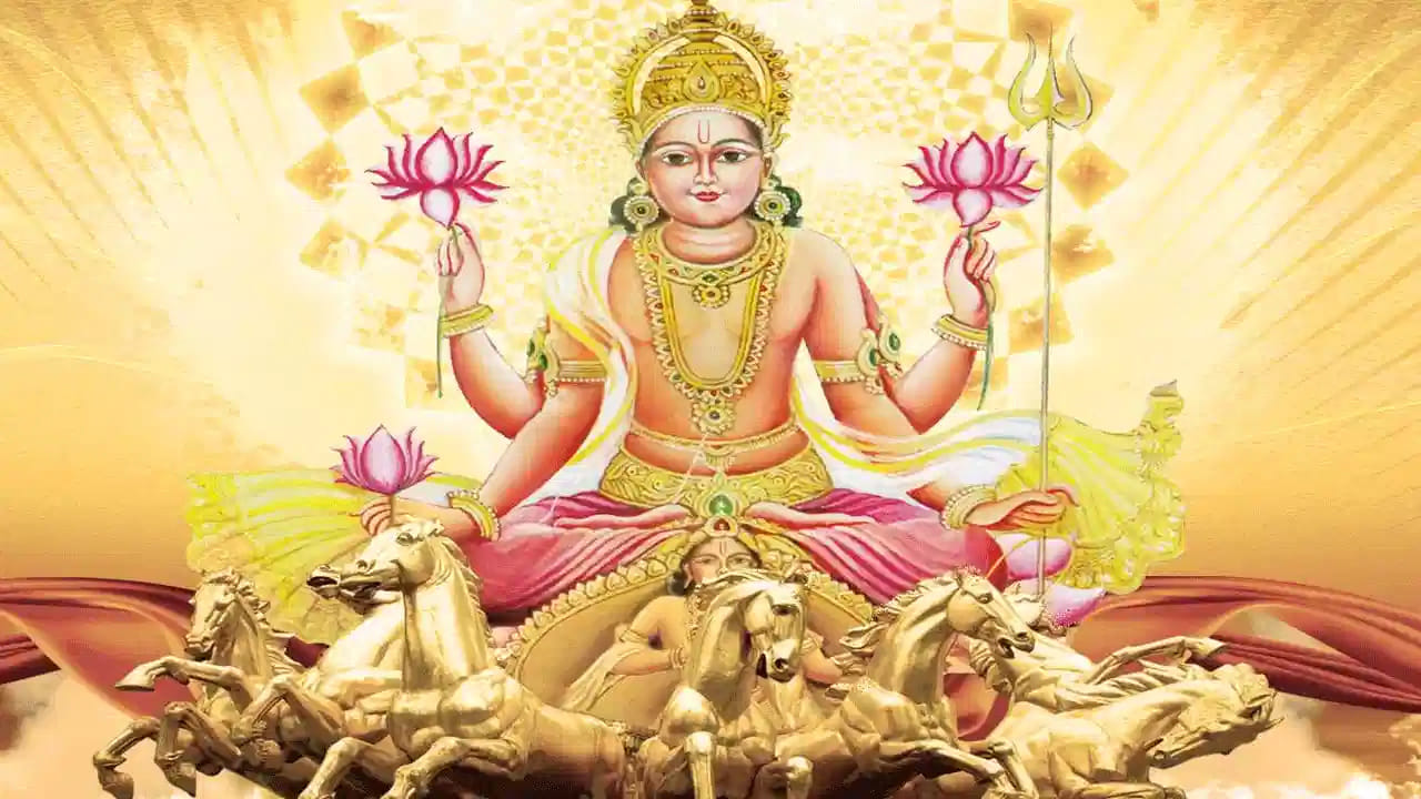 ధను సంక్రాంతి శుభ సమయం : ధను సంక్రాంతి పుణ్యకాలం ఉదయం 7 గంటల 7 నిమిషాల నుంచి మధ్యాహ్నం 12 గంటల 18 నిమిషాల వరకు ఉంటుంది. మధ్యలో 5 గంటల 10 నిమిషాల వ్యవధి. ఇక ధను సంక్రాంతి పుణ్యకాలం విషయానికి వస్తే ఉదయం 7 గంటల 7 నిమిషాల నుంచి 8 గంటల 51నిమిషాలు. వ్యవధి గంట, 43 నిమిషాలు.