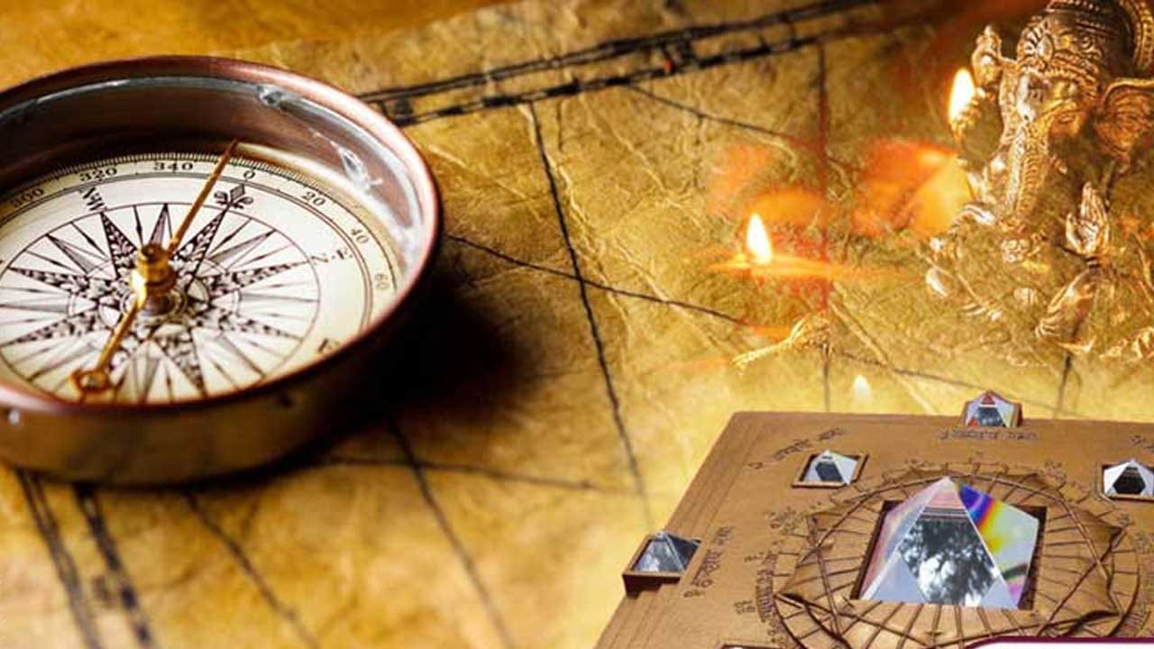 మరి మీ ఇల్లు వాస్తు దోషం వలన ప్రభావితం అవుతుందా? లేదో తెలుసుకోవాలి అంటే? తప్పకుండా కొన్ని సూచనలు తెలుసుకోవాలి అట. రోజూ చిన్న చిన్న సమస్యలు, కుటుంబంలో విభేదాలు, తరచూ కుటుంబంలో ఎవర ఒక వ్యక్తికి అనారోగ్యం, నిద్రపట్టడంలో ఇబ్బంది వంటి సమస్యలు, ఏ కారణం లేకుండా మొక్కలు ఎండిపోయినా, అది వాస్తు దోషమే అంటున్నారు వాస్తు శాస్త్ర నిపుణులు.