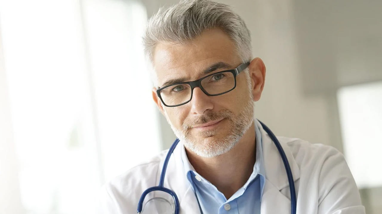 తీసుకోవలసిన నివారణ చర్యలు: వాతావరణ మార్పు మానవ ఆరోగ్యంపై భారీ ప్రభావాన్ని చూపుతుంది. మనం దానిని నివారించాలనుకుంటే, దాని గురించి అవగాహన, విద్య, ముందు జాగ్రత్త చర్యలు, తగిన వైద్య సౌకర్యాలు, వాయు కాలుష్యం గురించి ప్రజలలో అవగాహన కల్పించడం చాలా ముఖ్యం.