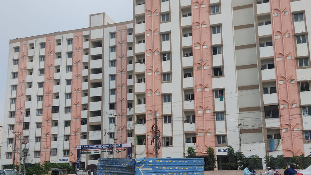 Hyderabad: ఫ్లాట్‌లో ఫ్రెండ్‌తో ఏకాంతంగా 20 ఏళ్ల యువతి.. కొద్దిసేపటికి తండ్రి ఎంట్రీ ఇవ్వగా